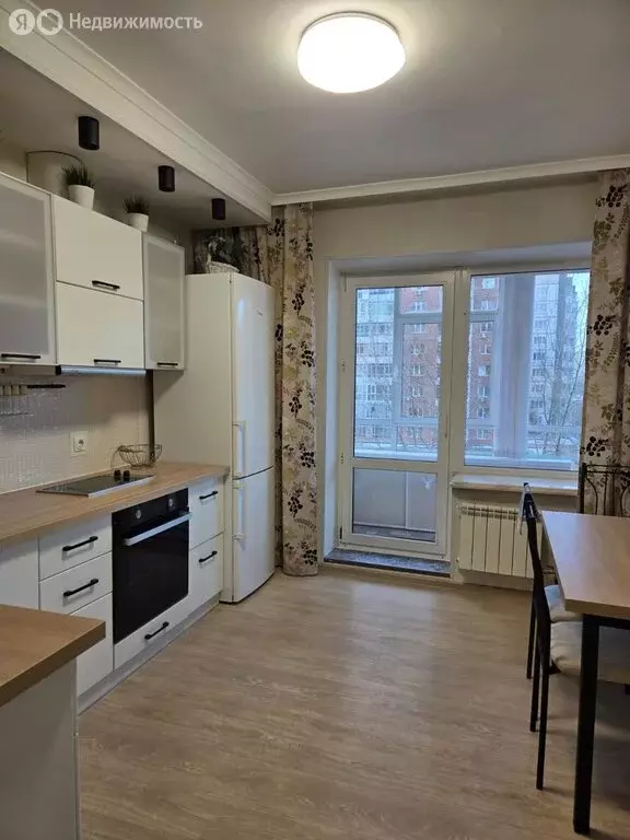 3-комнатная квартира: Красноярск, улица Алексеева, 24 (82 м) - Фото 1