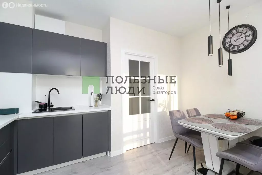3-комнатная квартира: Красноярск, улица Калинина, 47М (89 м) - Фото 1