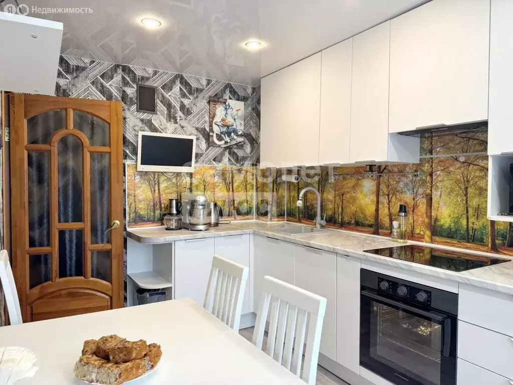 3-комнатная квартира: Киров, улица Челюскинцев, 5 (67 м) - Фото 1