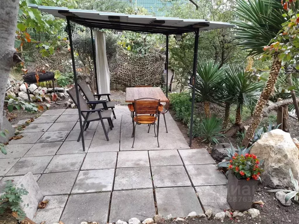 Дом в Крым, Алупка ул. Имени Розы Люксембург, 18 (15 м) - Фото 1