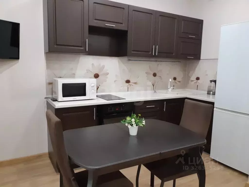 Студия Тюменская область, Тюмень ул. Тимофея Чаркова, 79 (28.2 м) - Фото 1