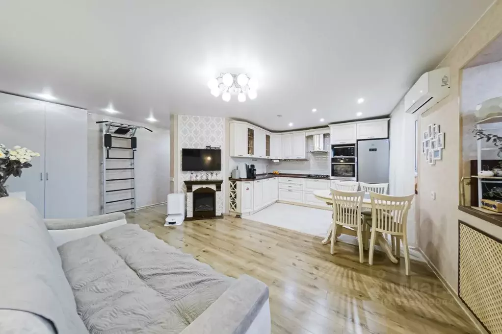 3-к кв. Свердловская область, Екатеринбург ул. Амундсена, 53 (64.0 м) - Фото 1