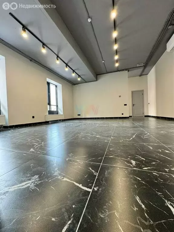 Торговая площадь (184 м) - Фото 1