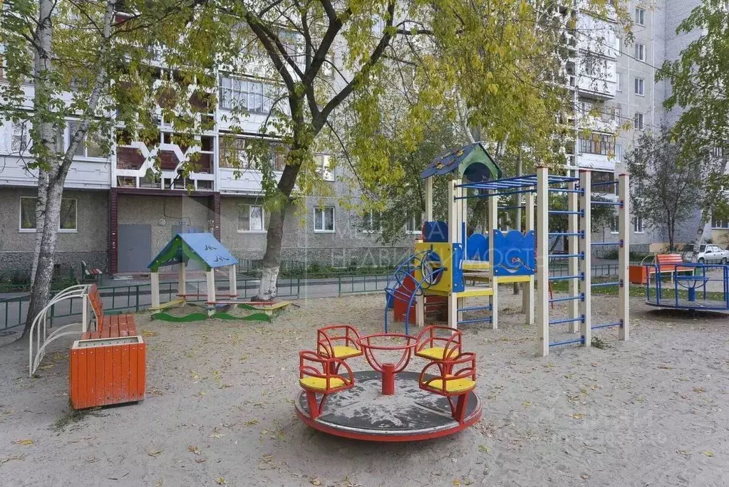 2-к кв. Тюменская область, Тюмень ул. Федюнинского, 11 (50.0 м) - Фото 1