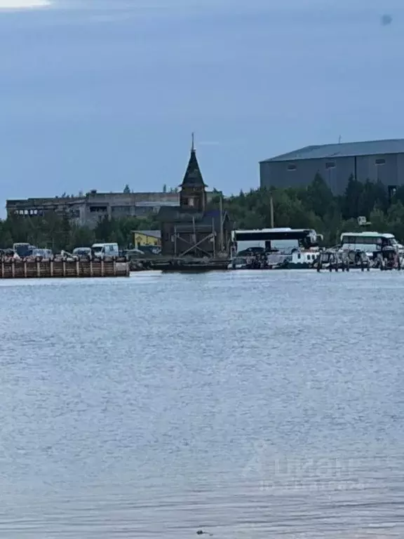 Дом в Карелия, Кемский муниципальный округ, пос. Рабочеостровск  (50 ... - Фото 1