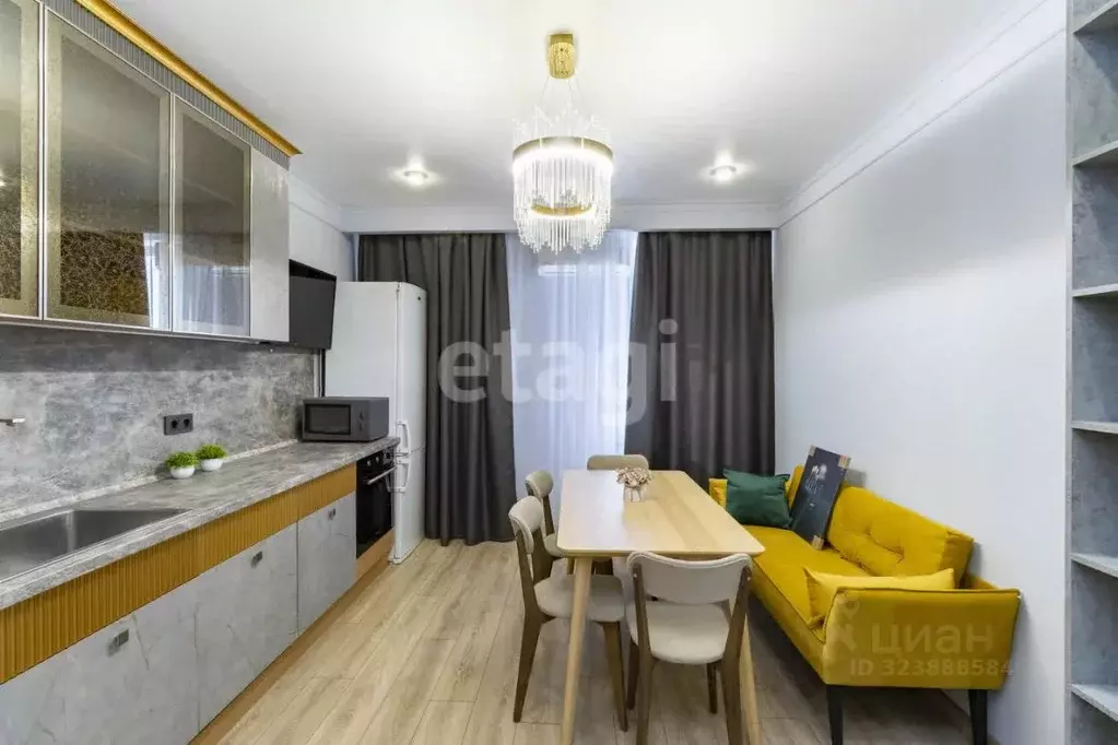 2-к кв. Тюменская область, Тюмень Новгородская ул., 3 (65.0 м) - Фото 1