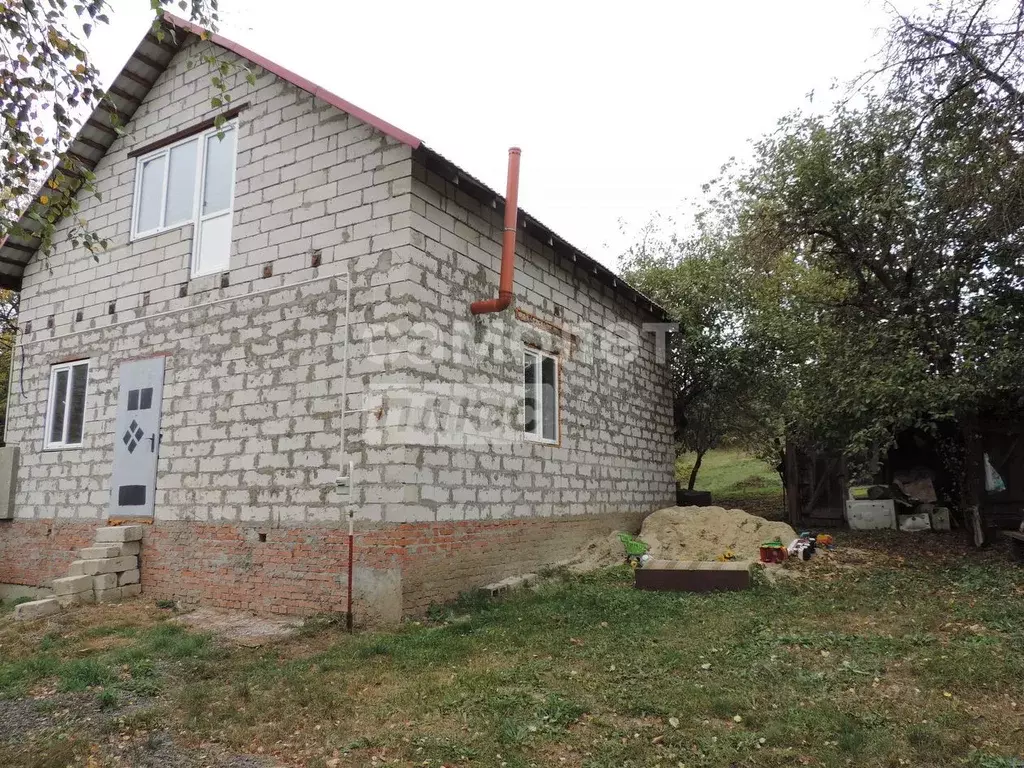 Дом в Белгородская область, Старооскольский городской округ, с. ... - Фото 1