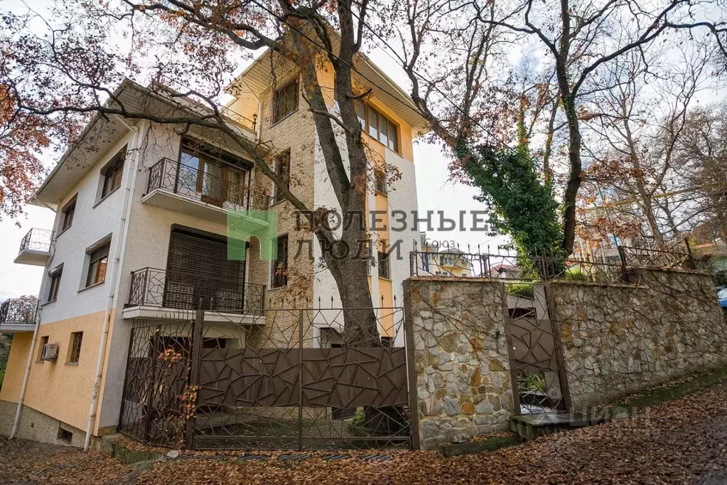Дом в Крым, Ялта муниципальный округ, Ливадия пгт ул. Батурина (300 м) - Фото 1