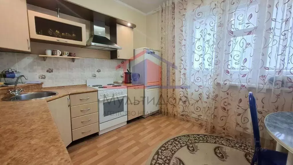 2-к кв. Белгородская область, Старый Оскол Степной мкр, 8 (63.0 м) - Фото 0