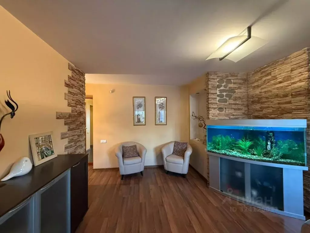 4-к кв. Омская область, Омск ул. 10 лет Октября, 147 (119.7 м) - Фото 1