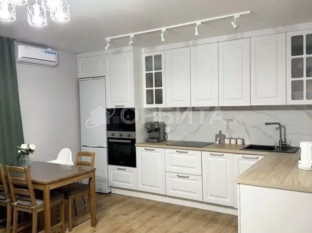 3-к кв. Тюменская область, Тюмень Кремлевская ул., 102 (83.7 м) - Фото 1