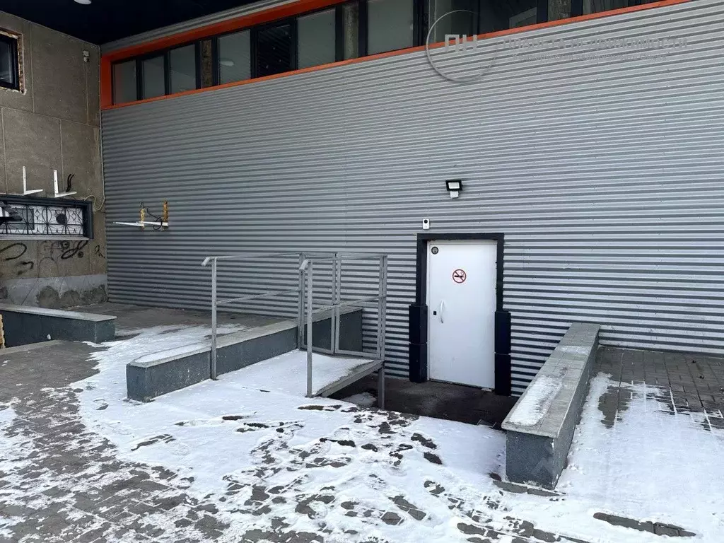 Помещение свободного назначения в Омская область, Омск просп. ... - Фото 1