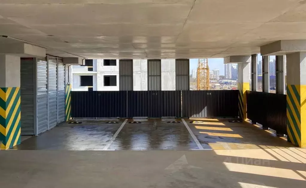 Гараж в Свердловская область, Екатеринбург ул. Евгения Савкова, 21 (42 ... - Фото 1