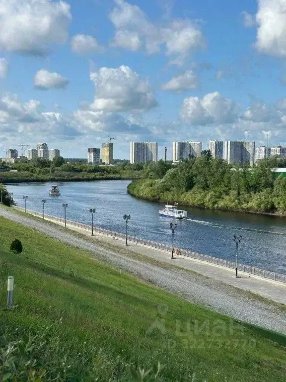 1-к кв. Тюменская область, Тюмень ул. Краснооктябрьская, 8 (61.0 м) - Фото 0