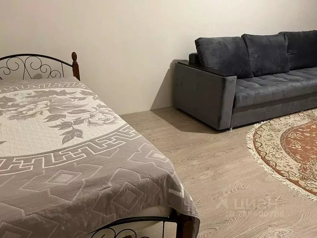 1-к кв. Дагестан, Каспийск ул. Байрамова, 23/2 (47.0 м) - Фото 1