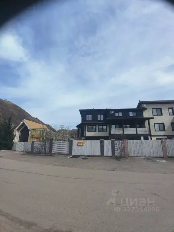 Таунхаус в Красноярский край, Красноярск Благодатная ул., 39 (201 м) - Фото 1
