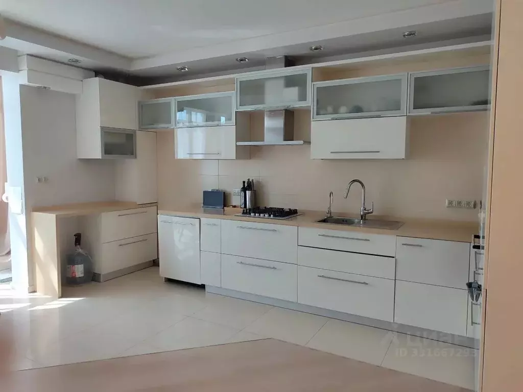 3-к кв. Крым, Симферополь ул. Эскадронная, 6А (91.4 м) - Фото 1