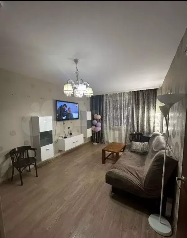 1-к. квартира, 40 м, 1/10 эт. - Фото 1