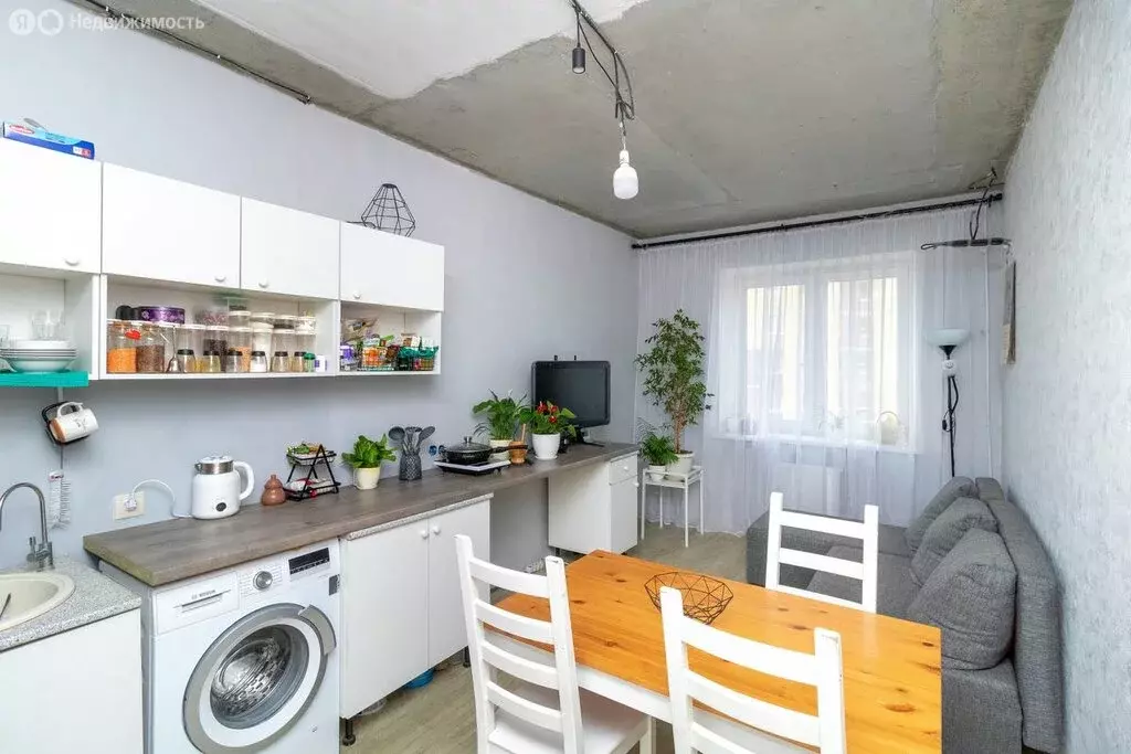 3-комнатная квартира: Тюмень, улица Мельникайте, 2к12 (79.1 м) - Фото 1
