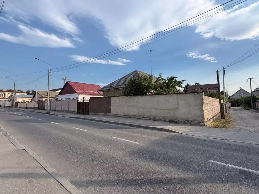 Дом в Кабардино-Балкария, Нальчик ул. Фурманова, 7 (100 м) - Фото 1