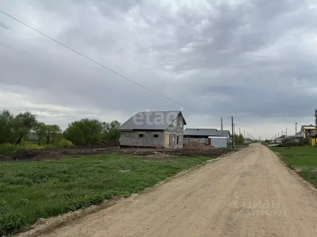 Участок в Башкортостан, Стерлитамакский район, д. Казадаевка ул. ... - Фото 1