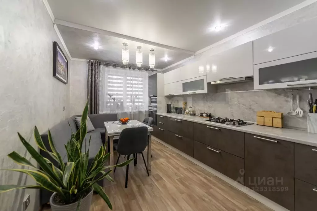 3-к кв. Вологодская область, Череповец ул. Краснодонцев, 28А (82.1 м) - Фото 1