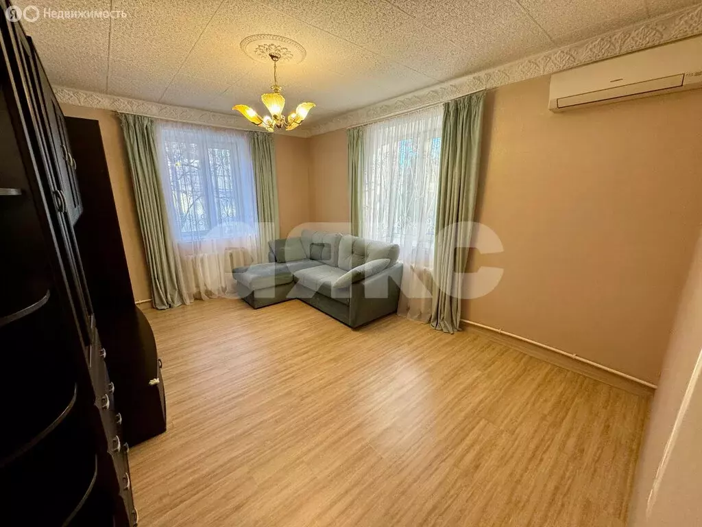 3-комнатная квартира: Раменское, улица Серова, 35 (55.4 м) - Фото 1