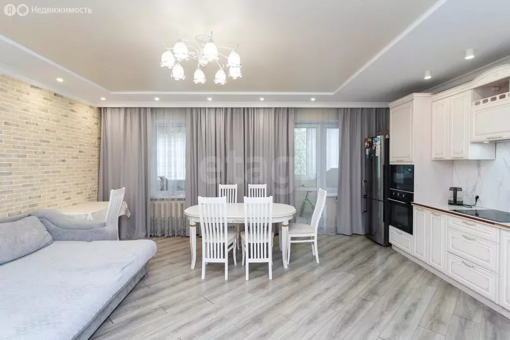 3-комнатная квартира: Тюмень, Широтная улица, 156/1 (100 м) - Фото 1
