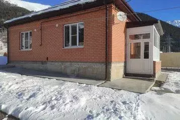 Дом в Карачаево-Черкесия, Зеленчукский район, с. Архыз ул. Курджиева, ... - Фото 0
