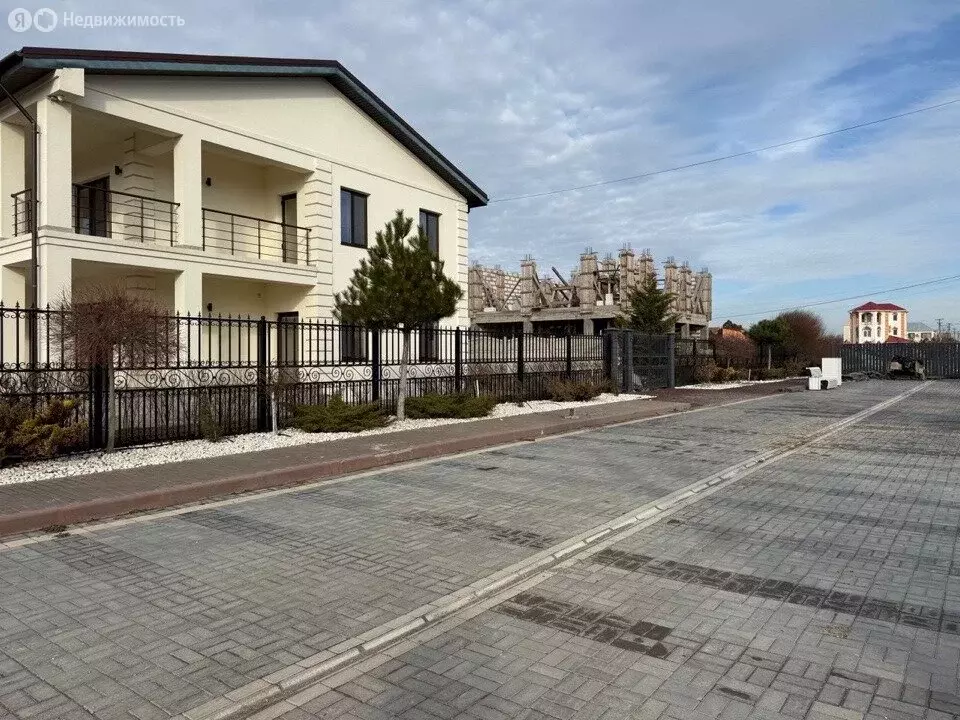 Дом в Уютное, улица Ивана Айвазовского, 19 (260 м) - Фото 1