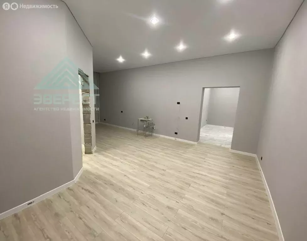 3-комнатная квартира: Черногорск, проспект Космонавтов, 35 (90 м) - Фото 0