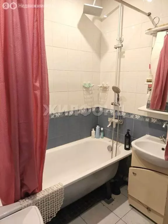 3-комнатная квартира: Сочи, Апшеронская улица, 11/1 (68.1 м) - Фото 0