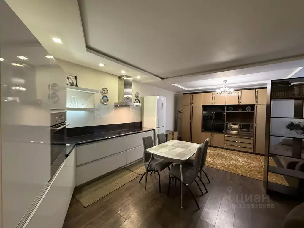 2-к кв. Свердловская область, Екатеринбург ул. Ключевская, 15 (57.0 м) - Фото 1