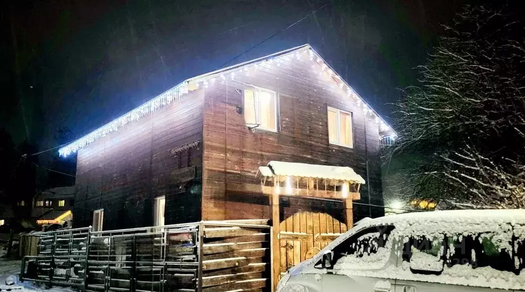 Дом в Карачаево-Черкесия, Зеленчукский район, с. Архыз ул. Курджиева, ... - Фото 1