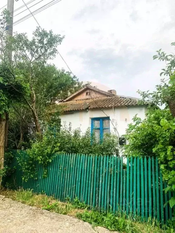 Дом в Крым, Сакский район, Крайненское с/пос, с. Трудовое ул. ... - Фото 1