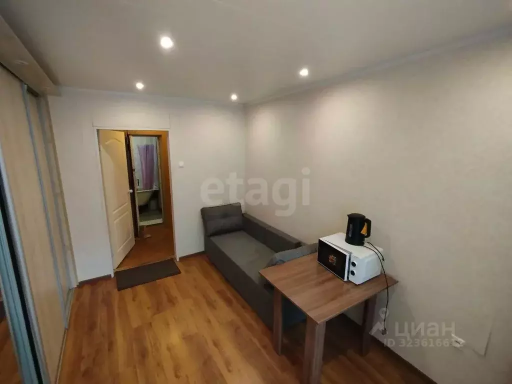 Комната Свердловская область, Екатеринбург ул. Гурзуфская, 18 (12.0 м) - Фото 1