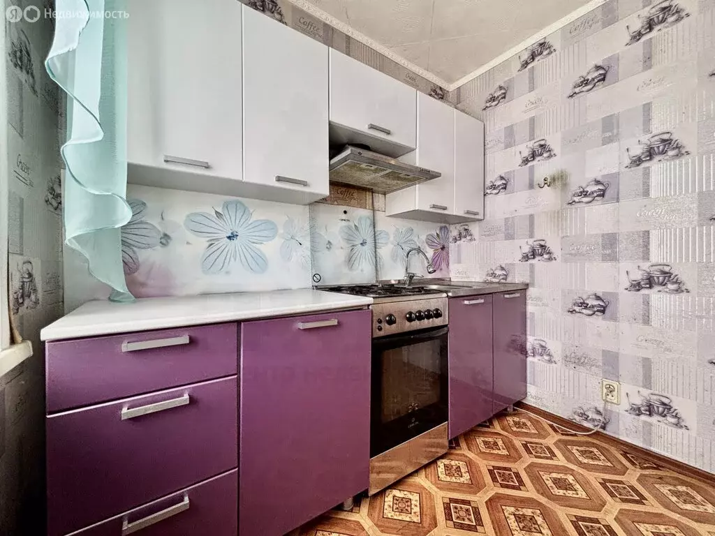 3-комнатная квартира: посёлок городского типа Малышева, улица ... - Фото 1