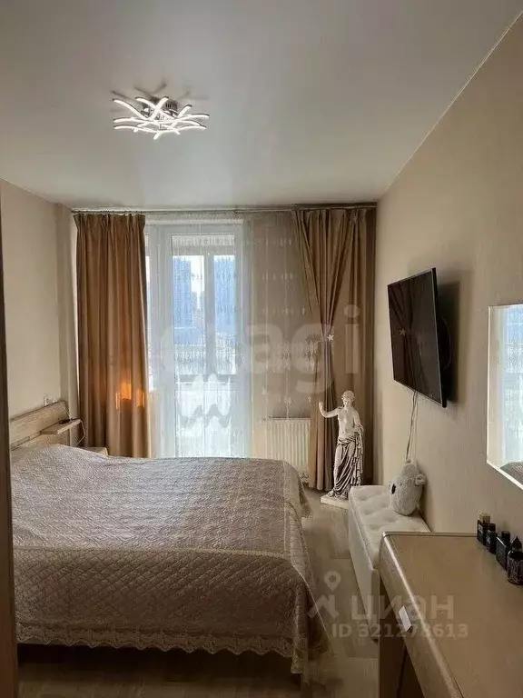 3-к кв. Красноярский край, Красноярск ул. Петра Ломако, 14 (84.0 м) - Фото 0