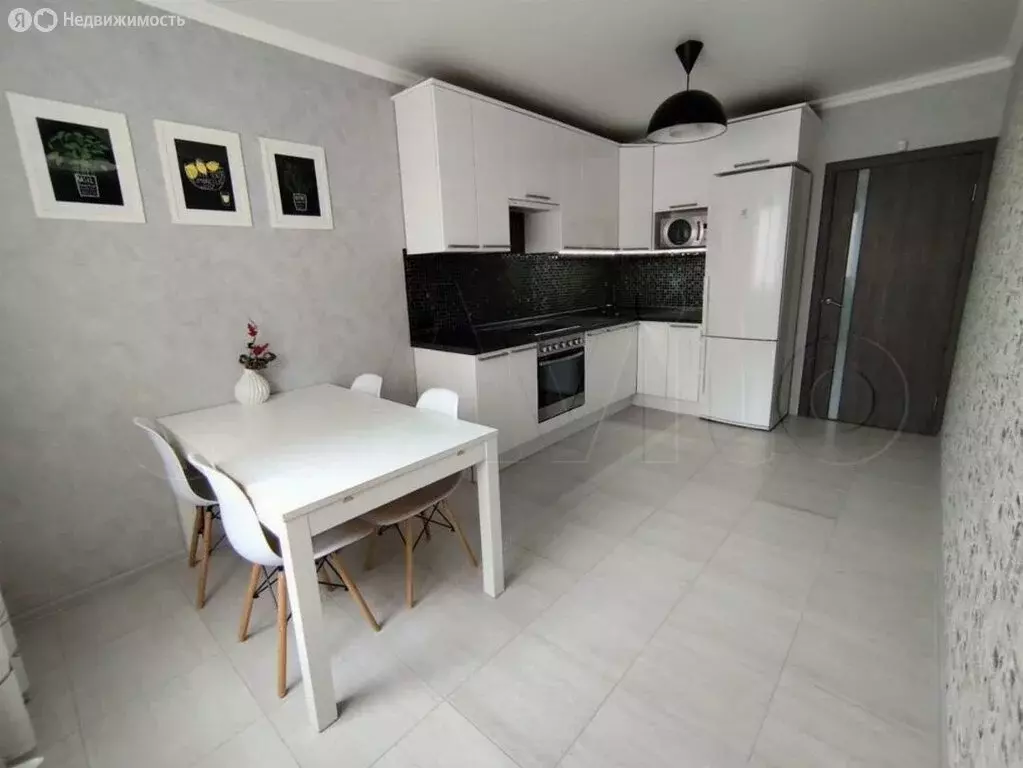 3-комнатная квартира: Воронеж, улица Владимира Невского, 38В (81 м) - Фото 2