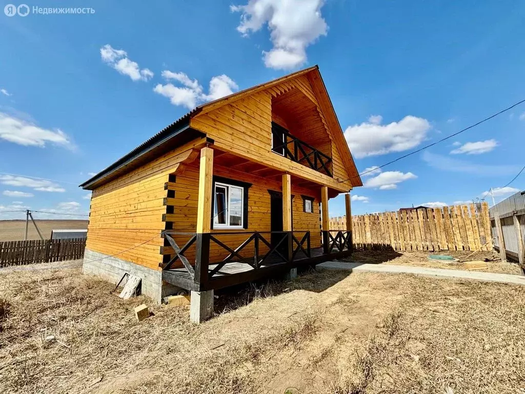 Дом в село Урик, улица Ветерана ВОВ Хизри Курбанова, 2 (160 м) - Фото 1