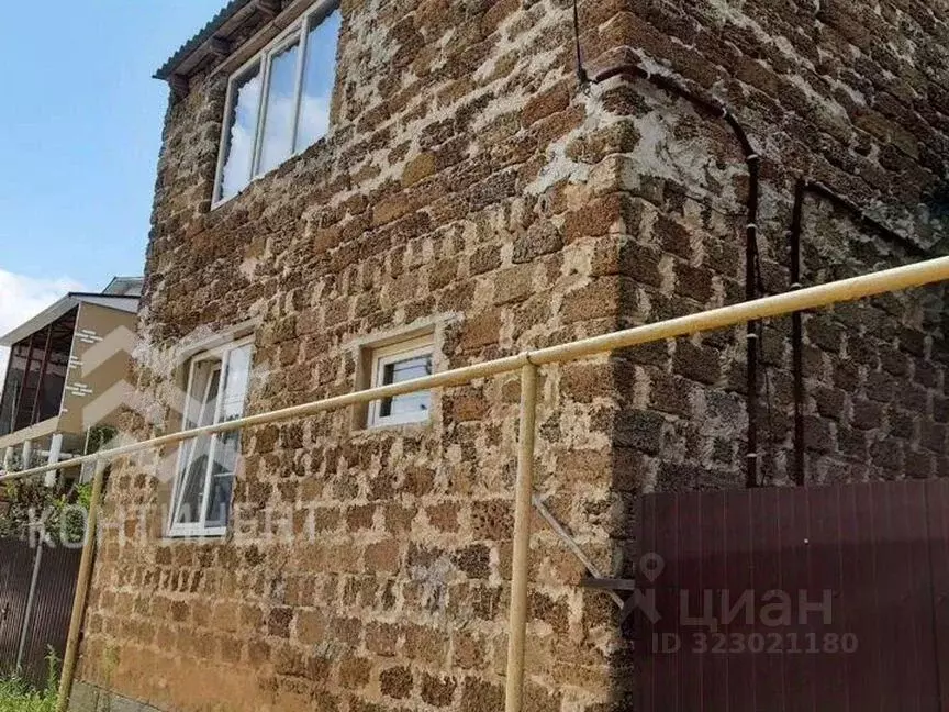 Дом в Крым, Сакский район, с. Суворовское ул. Суворовская, 1А (126 м) - Фото 1