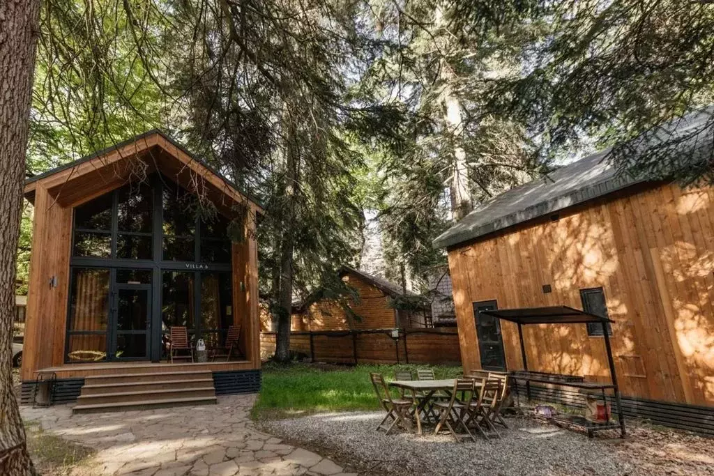 Дом в Карачаево-Черкесия, Зеленчукский район, с. Архыз ул. Банковская, ... - Фото 1