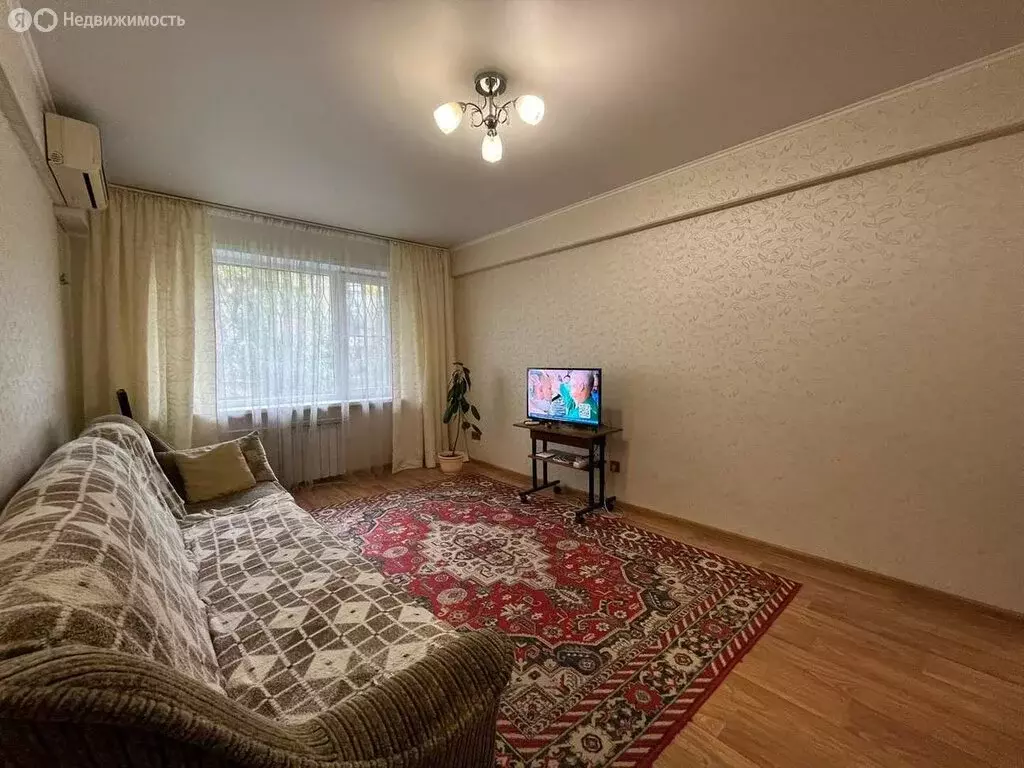 3-комнатная квартира: Астрахань, улица Татищева, 10 (58.7 м) - Фото 1
