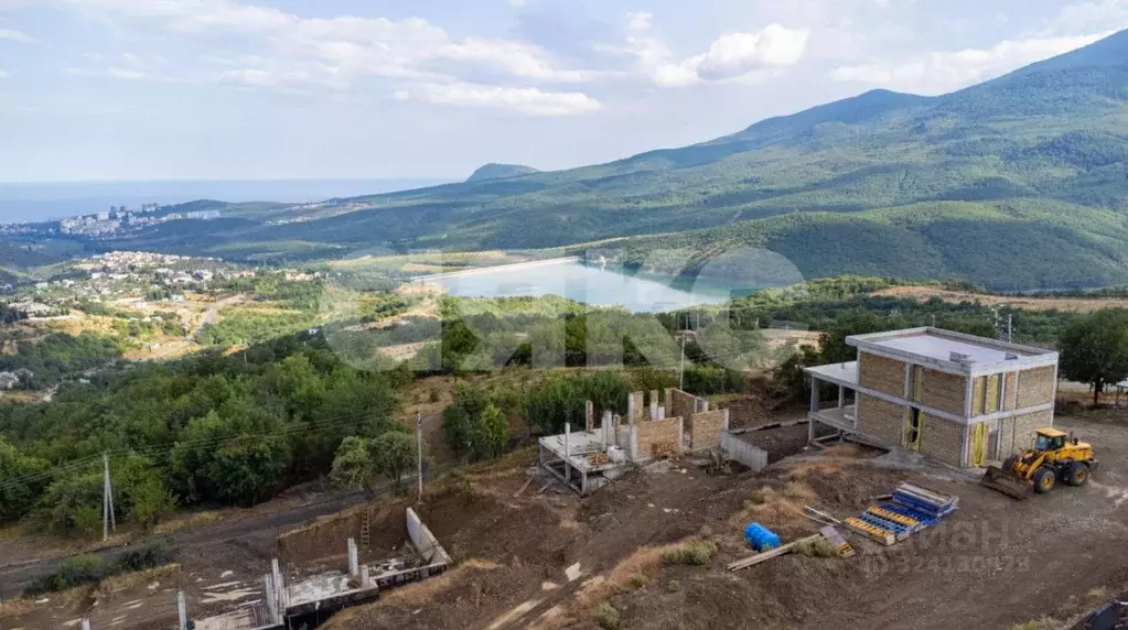 Участок в Крым, Алушта муниципальный округ, с. Изобильное ул. Горная ... - Фото 1