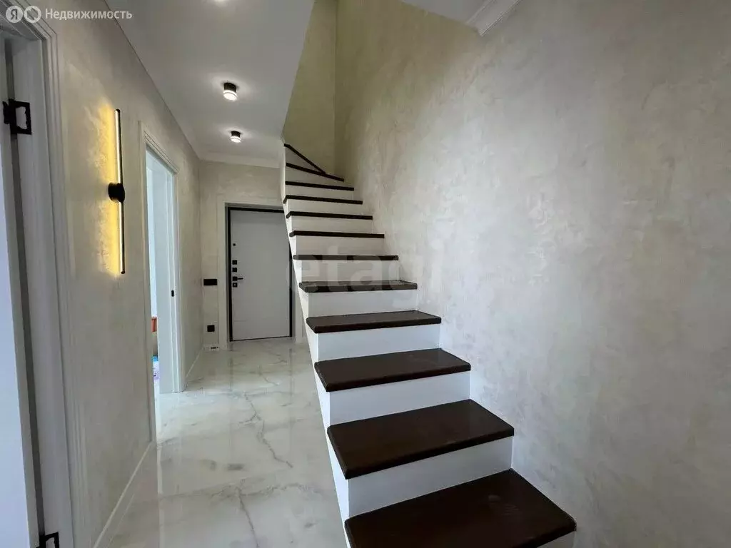 3-комнатная квартира: Владикавказ, улица Билара Кабалоева, 1 (90 м) - Фото 1