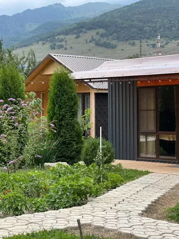 Дом в Карачаево-Черкесия, Карачаевский район, Верхняя Теберда аул ... - Фото 1