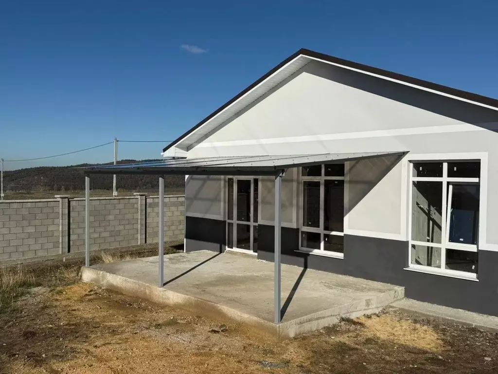 Дом в Крым, Симферопольский район, Добровское с/пос, с. Пионерское ул. ... - Фото 2