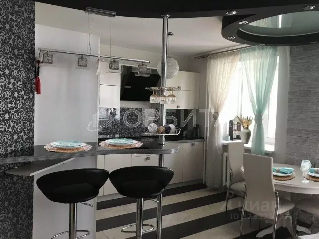 3-к кв. Тюменская область, Тюмень ул. Прокопия Артамонова, 15 (73.4 м) - Фото 1