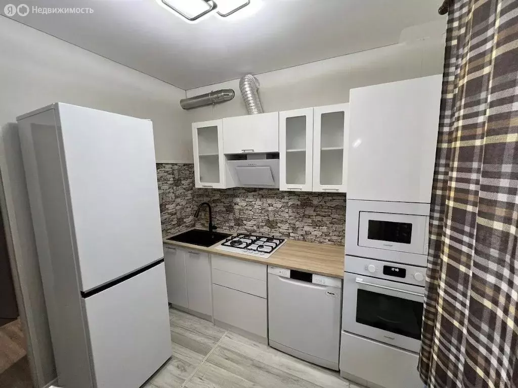 3-комнатная квартира: Волгоград, микрорайон Жилгородок, улица Маршала ... - Фото 1