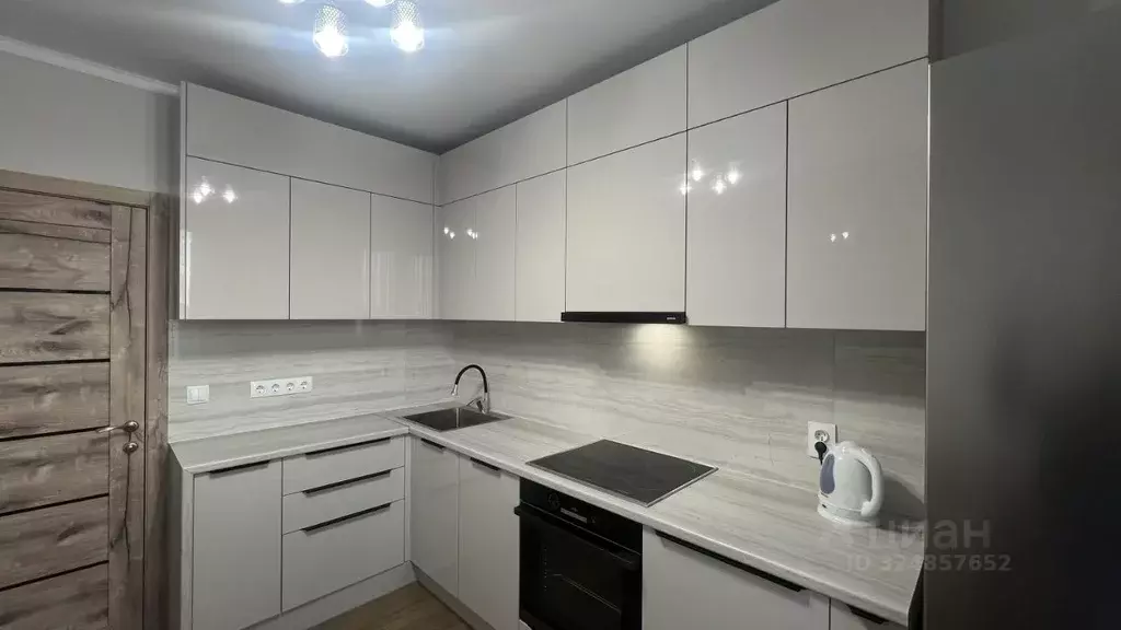 2-к кв. Омская область, Омск ул. 70 лет Октября, 3А (55.0 м) - Фото 1